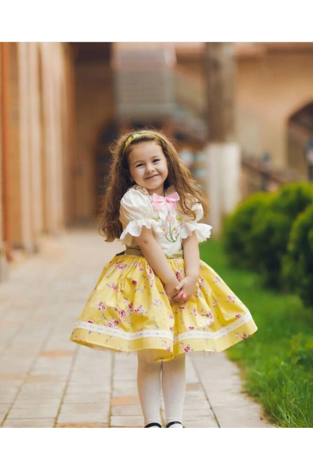 Sarı Çiçekli Nakışlı Vintage Kız Bebek Elbisesi 3