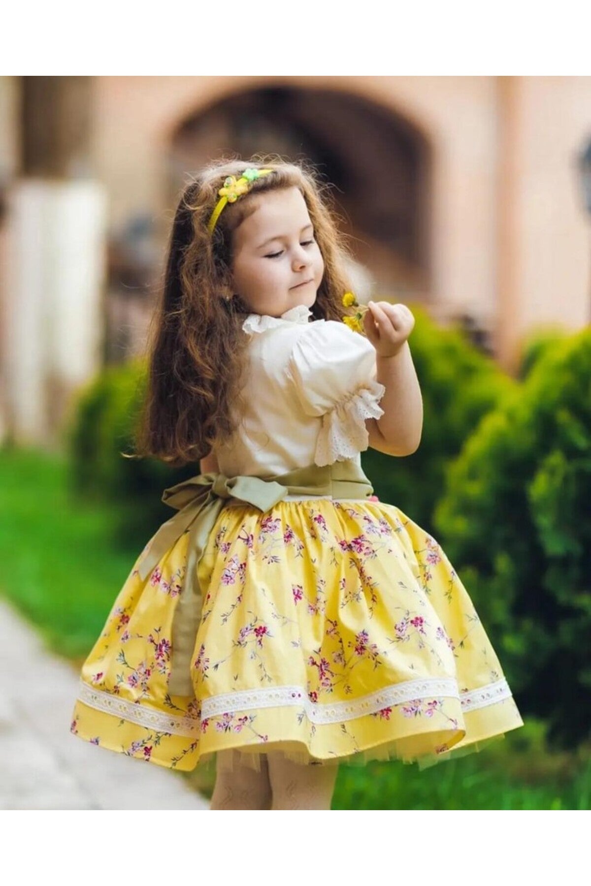 Sarı Çiçekli Nakışlı Vintage Kız Bebek Elbisesi
