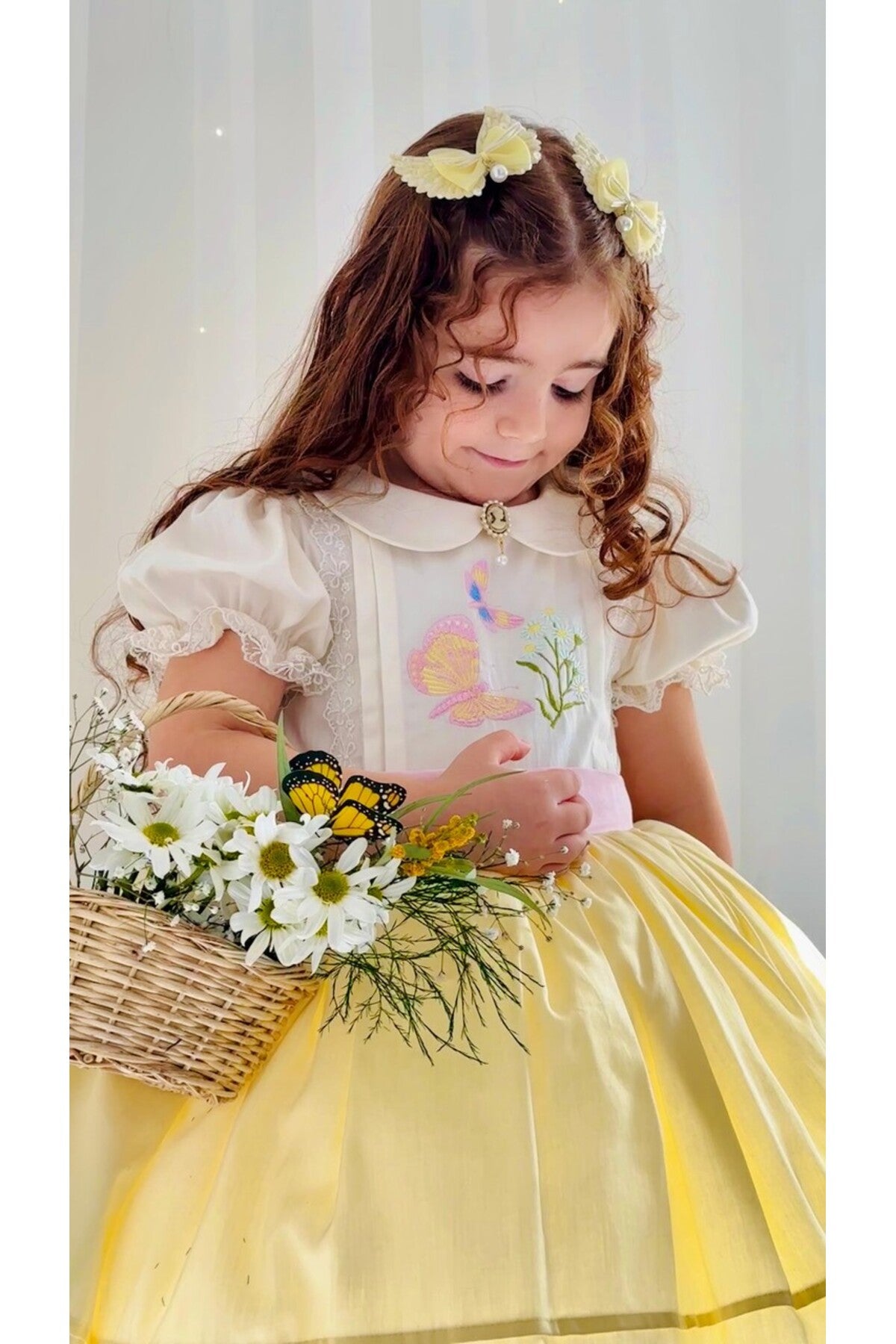 Sarı Nakışlı Vintage Kız Bebek Elbisesi 2